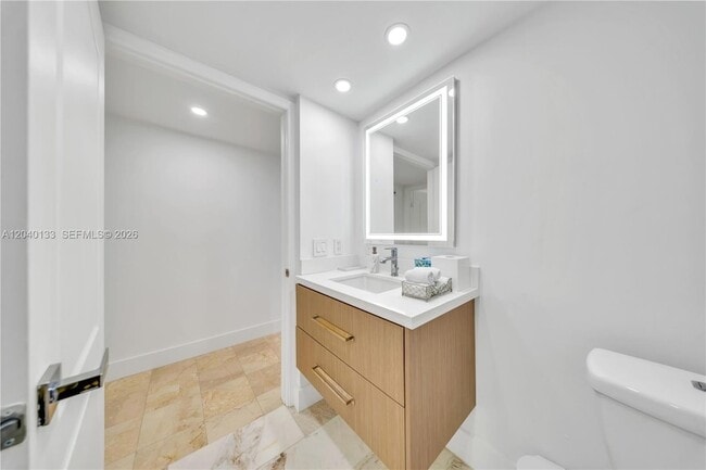 Building Photo - 2101 Brickell Ave