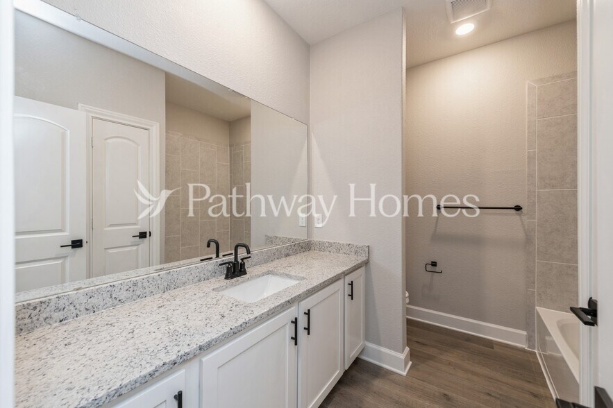 Building Photo - 628 Brookside Dr