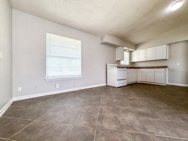 Building Photo - 319 Hialeah Ave