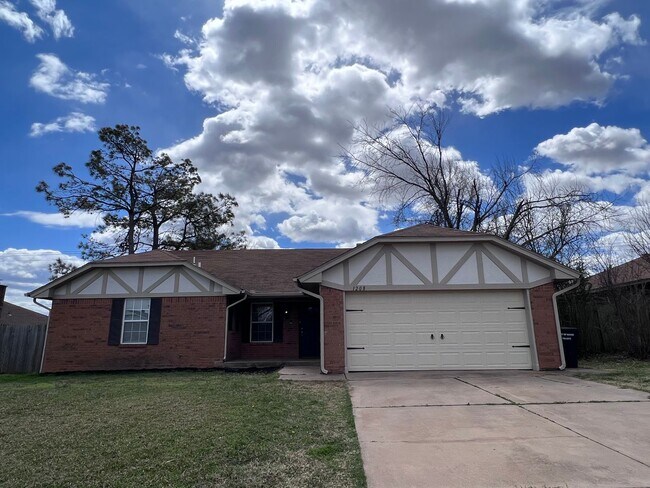 Building Photo - Great 3 bed/2 bath Home in Moore!  Availab...