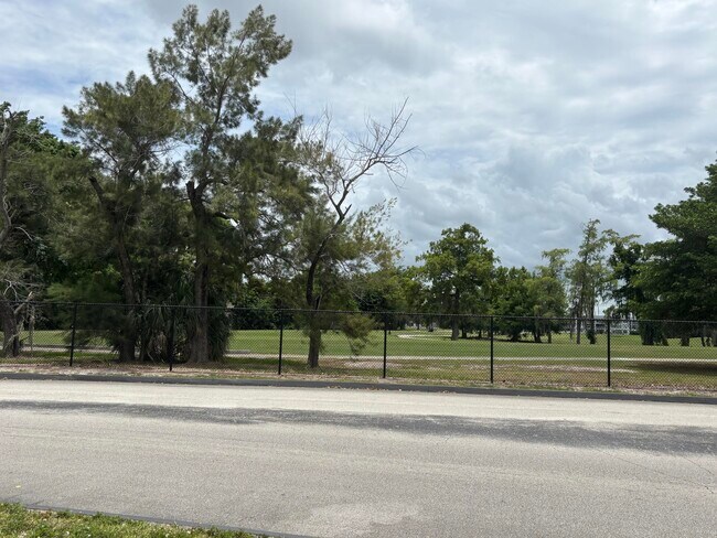 Building Photo - 8051 S Colony Cir