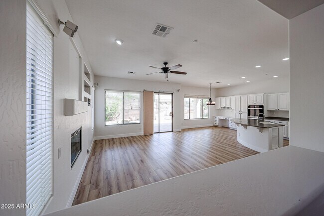 Building Photo - 41735 N Maidstone Ct