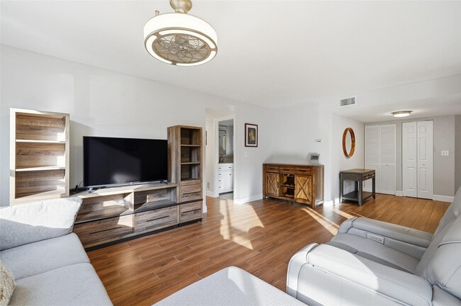 Building Photo - 8412 Shadow Ct