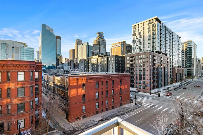 Building Photo - 929 Portland Ave