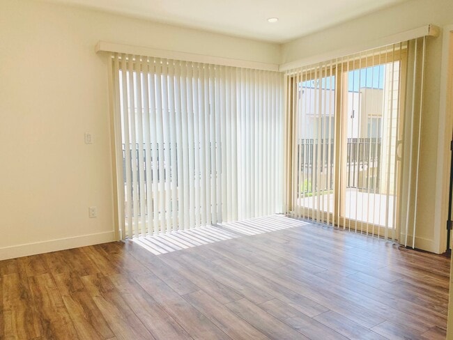 Building Photo - LIVE BY THE BEACH! LUXURY PACIFIC BEACH 3-...