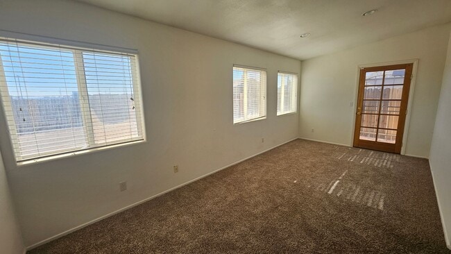 Building Photo - Bright and Open 3-Bed, 2-Bath Home on Kare...