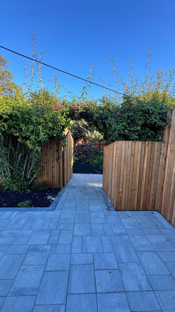 Building Photo - Mission Fields Home, 3 bedroom 2 bath, Fire Place, large fenced yard, 2 car garage fully finished...