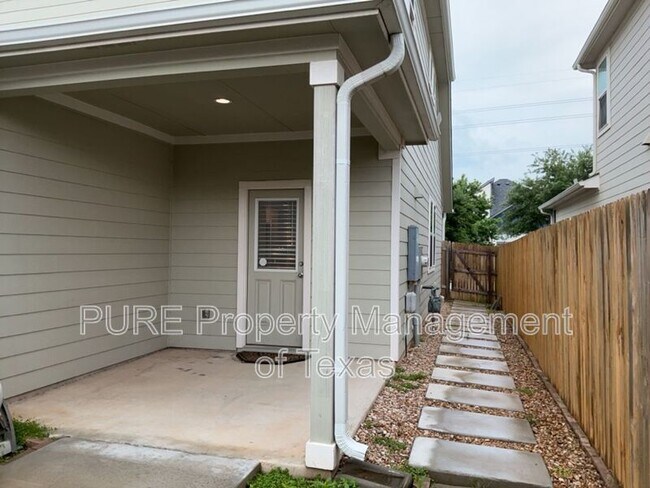 Building Photo - 11708 Coyote Call Way