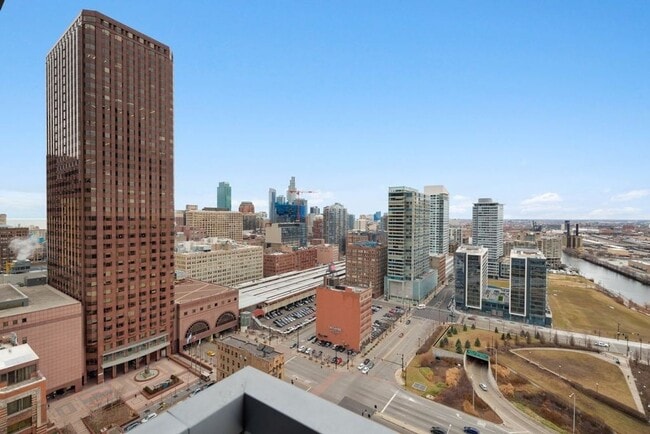 Primary Photo - Incredible High Floor 1b1b in Chicago Down...