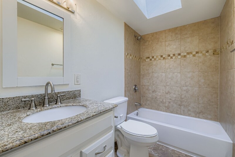 Building Photo - 914 Alexander Rd