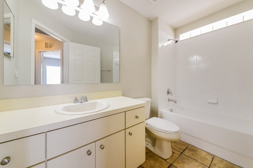 Building Photo - 727 Cristelle Jean Dr