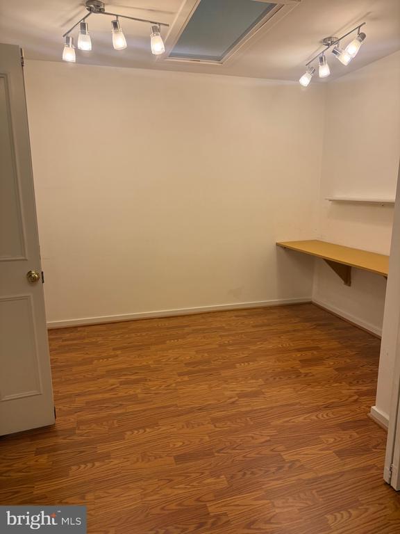 Building Photo - 14 Oak Knoll Dr