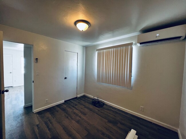 Building Photo - Remodeled 2 Bedroom 1 Bath