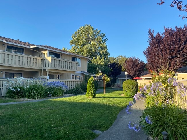 Building Photo - 2124 Santa Ana Dr