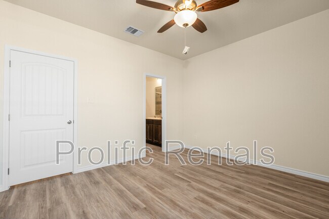 Building Photo - 110 Logan Ct