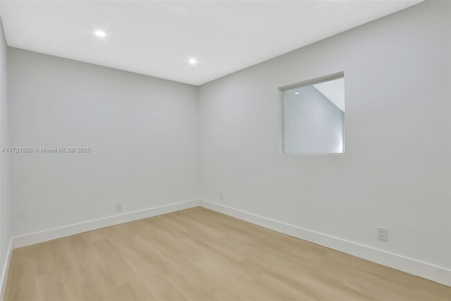 Building Photo - 1720 SW 23rd Ave