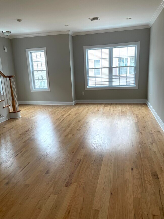 Building Photo - 734 County Ave