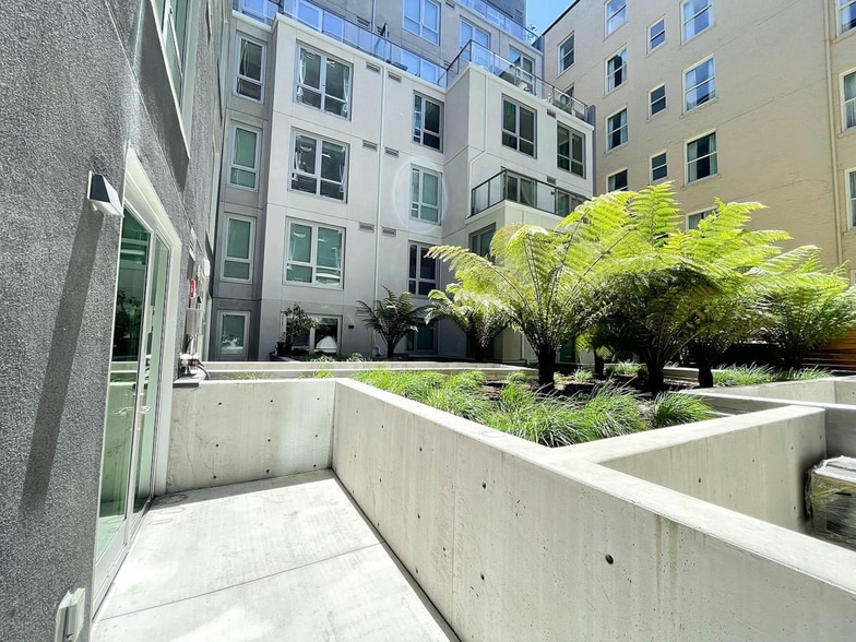 Building Photo - 1075 Market St