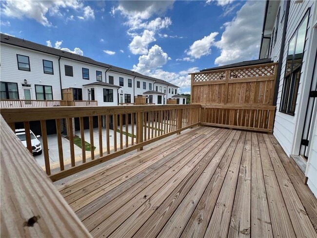 Building Photo - 5442 Howington Ct