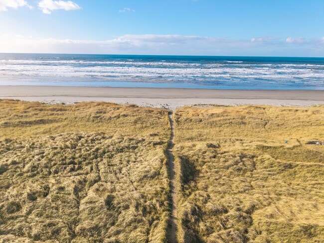 Building Photo - Ocean Park 2-Story Home, Deck with Views, ...