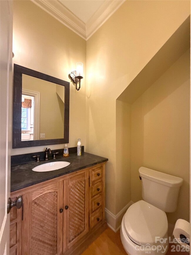 Building Photo - 1109 S Kings Dr