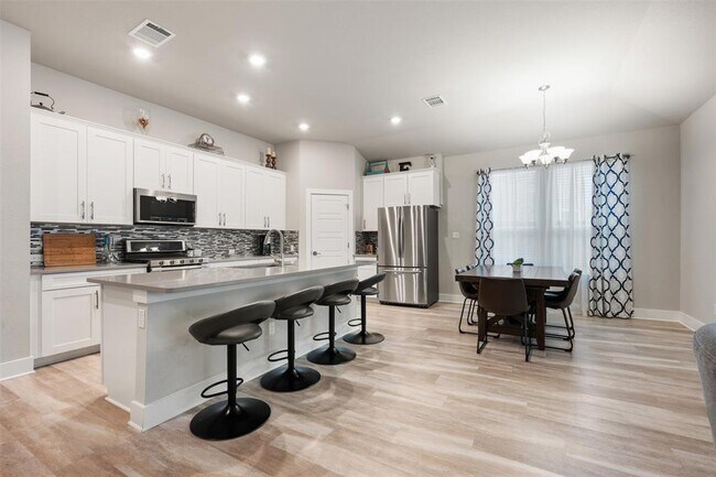 Building Photo - 2212 Prairie Oaks Dr