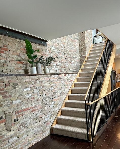 Building Photo - 128 3rd St NE