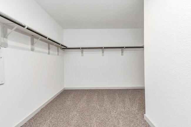 Building Photo - 1111 Pk Crst Dr