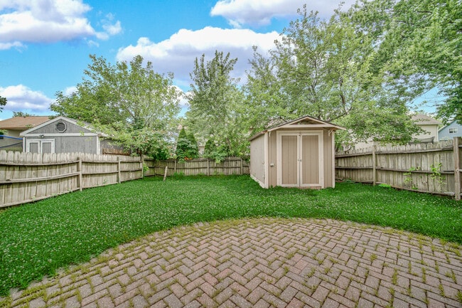 Building Photo - 1807 Whitney Dr
