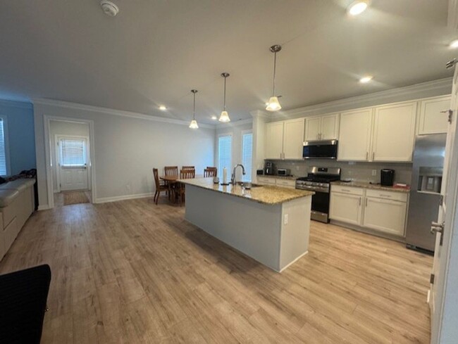 Building Photo - Immaculate Four Bedroom Home in Joliff Lan...
