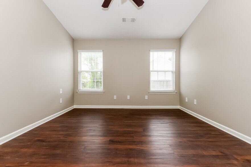 Building Photo - 1180 Eatonton Way