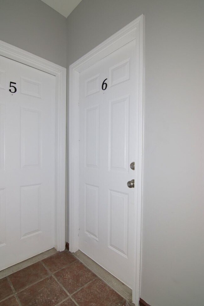 Building Photo - 1329 E Market St