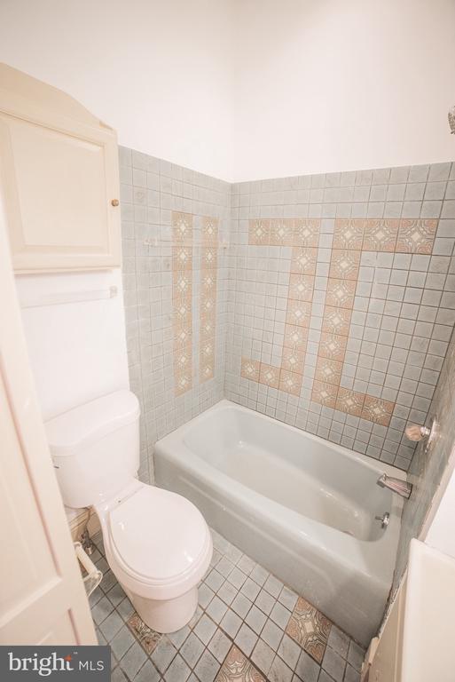 Building Photo - 2408 Spruce St