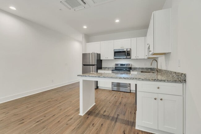 Building Photo - Simple living?  We got you.  $1150/mo wate...