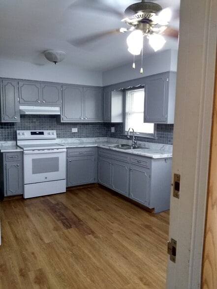 Building Photo - 9459 Maple Dr