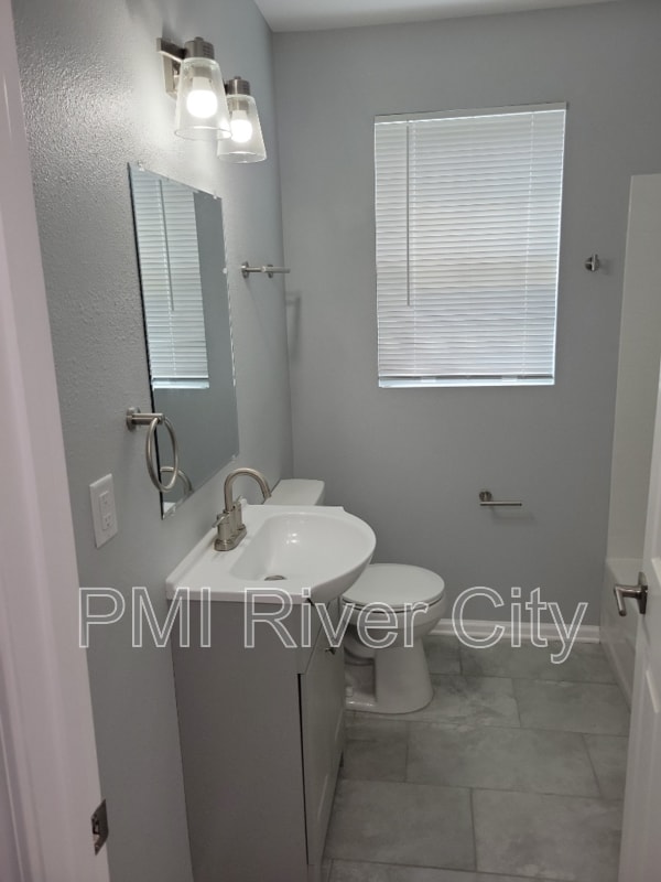 Building Photo - 1356 River Hills Cir E