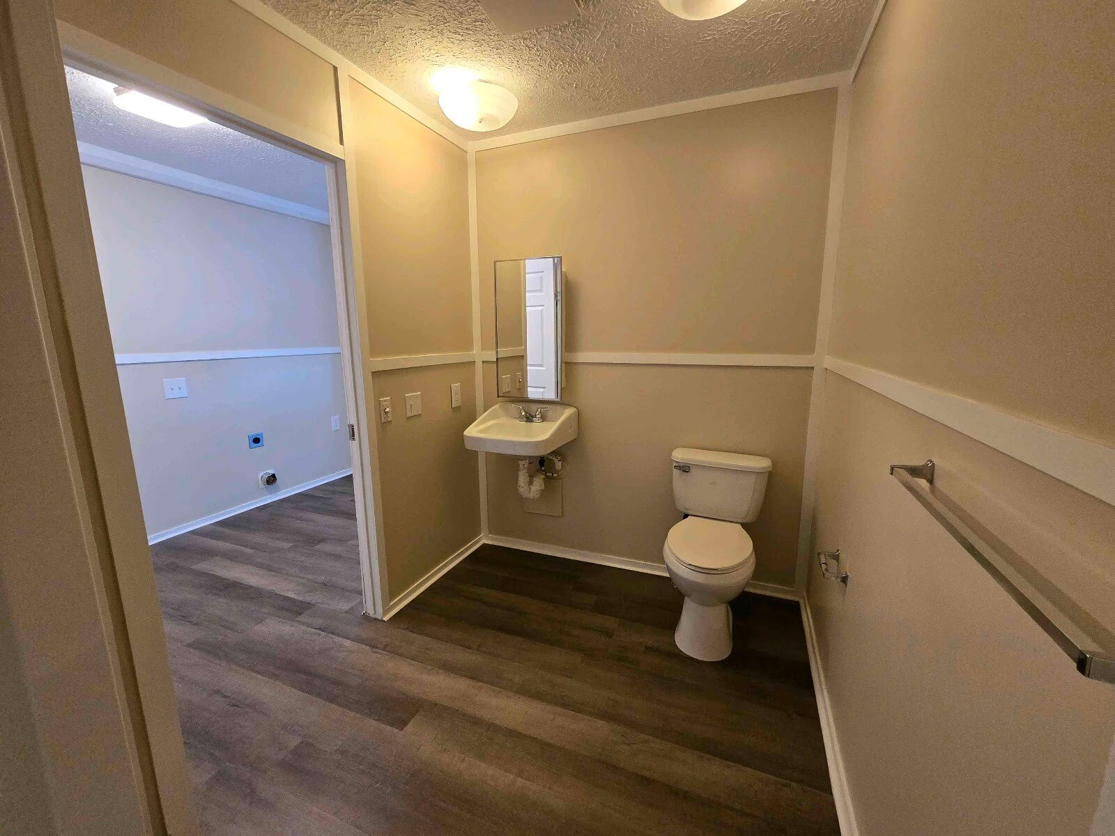 Building Photo - 709 N Collins Fwy