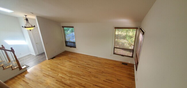 Building Photo - Kirkland, Finn Hill Location