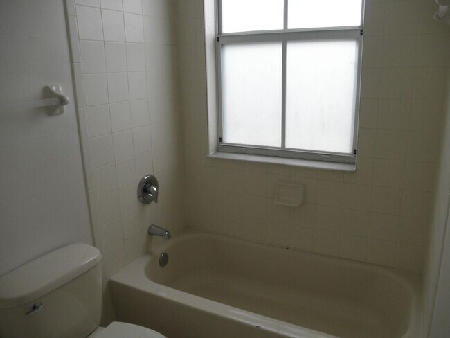 Building Photo - Shoma Townhomes