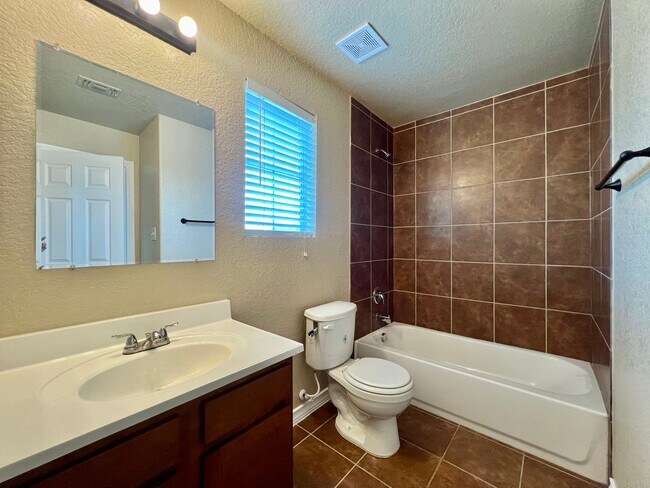 Building Photo - 14103 Veneto Dr