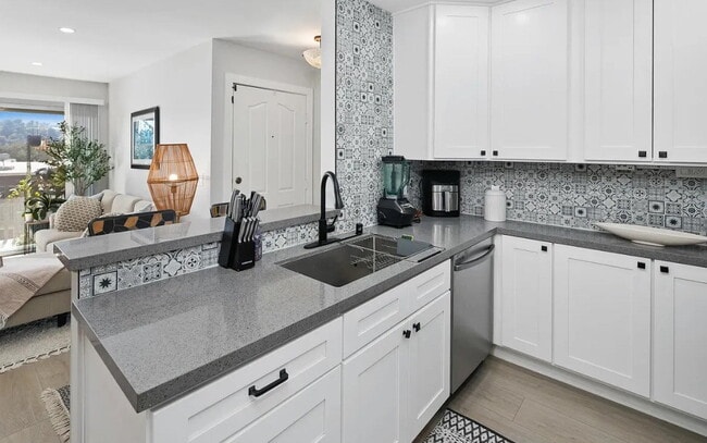 Building Photo - Welcome to this immaculate one-bedroom res...