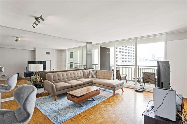 Building Photo - 620 Peachtree St NE