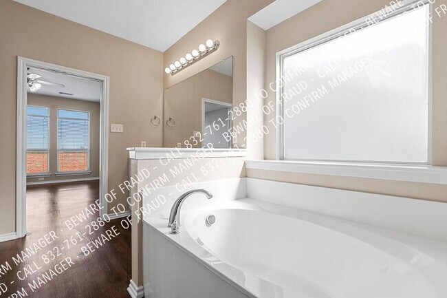 Building Photo - 2021 Haylee Dr