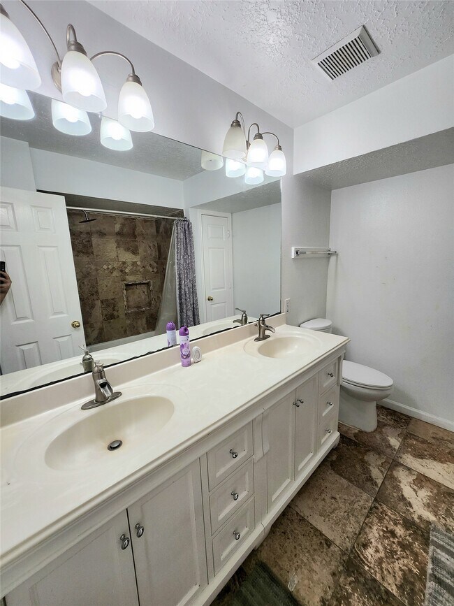 Building Photo - 14335 Berrington Dr