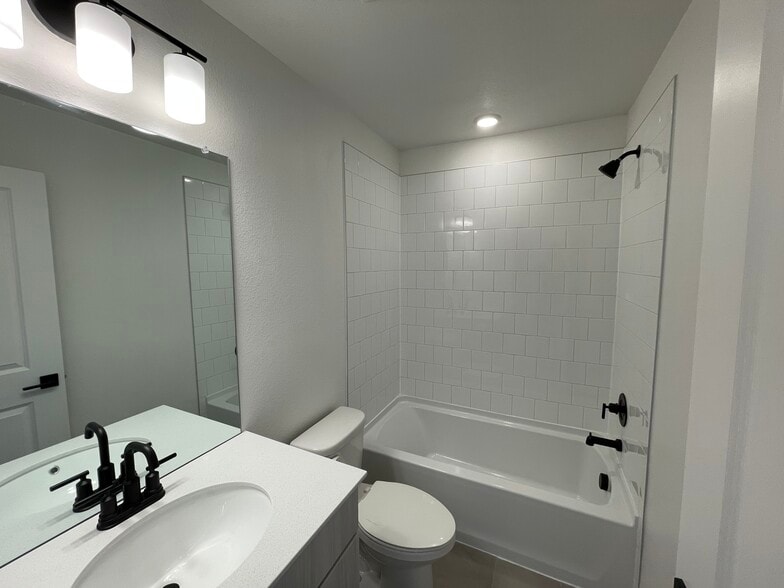 Building Photo - 15275 W 68th Pl