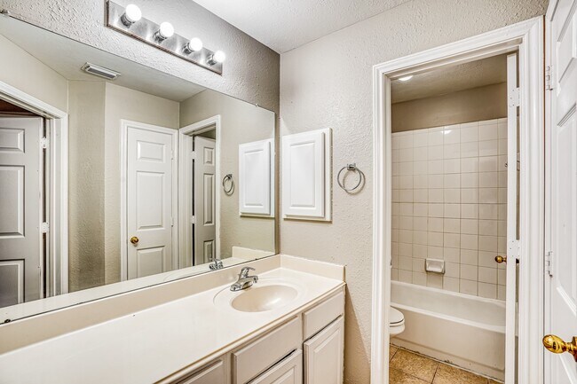 Building Photo - 12831 Pheasant Lake Ct