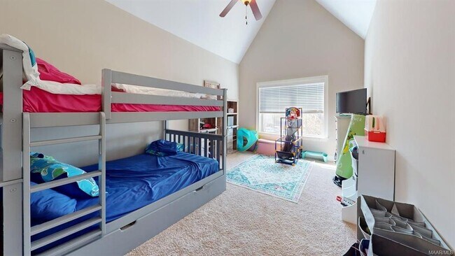 Building Photo - 440 Sydney Dr N