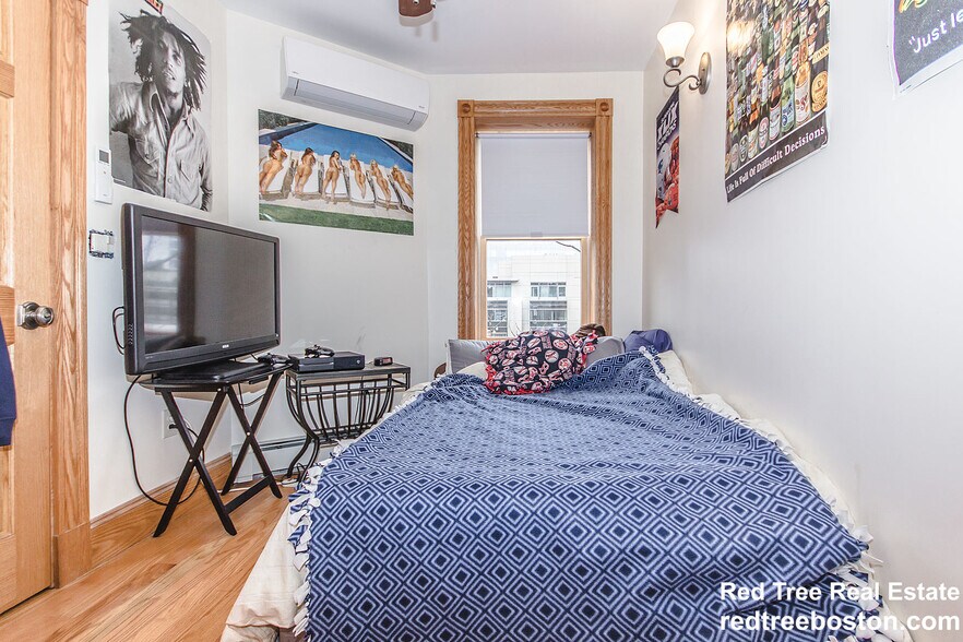 Building Photo - 14 S Russell St