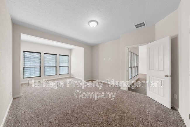 Building Photo - 148 Sambar Main