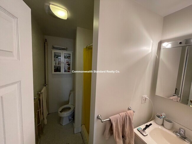 Building Photo - 15 Revere St